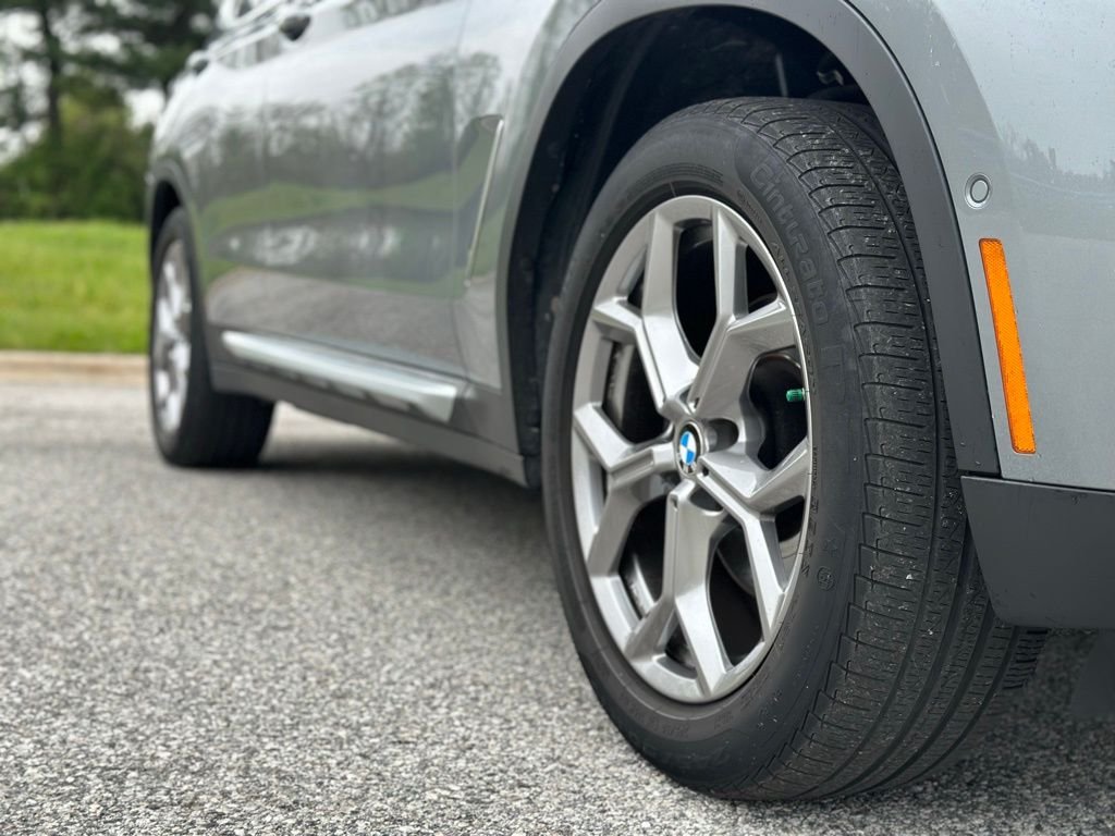 Used 2024 Skyscraper Grey Metallic BMW xDrive30i image 11
