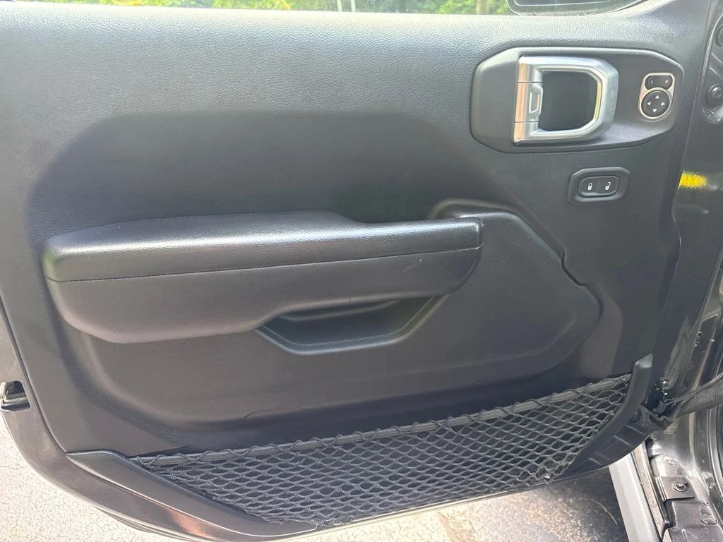 Used 2021 Gray Jeep  image 19