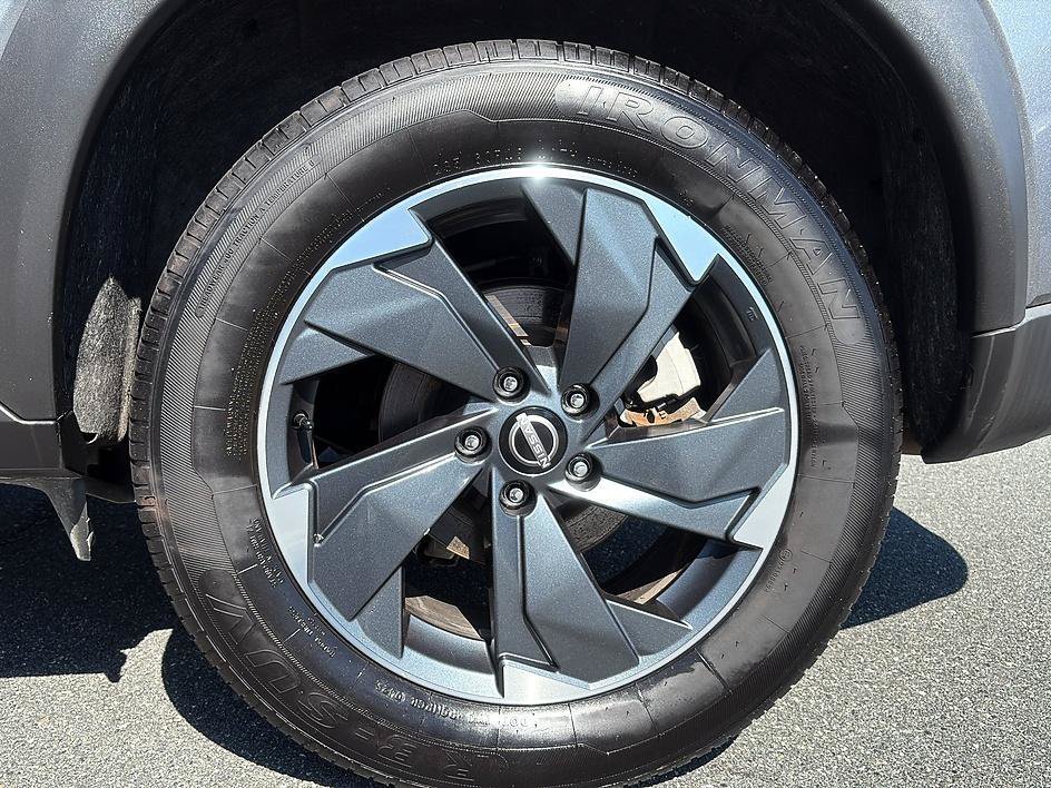 Used 2024 Gun Metallic Nissan SV image 10