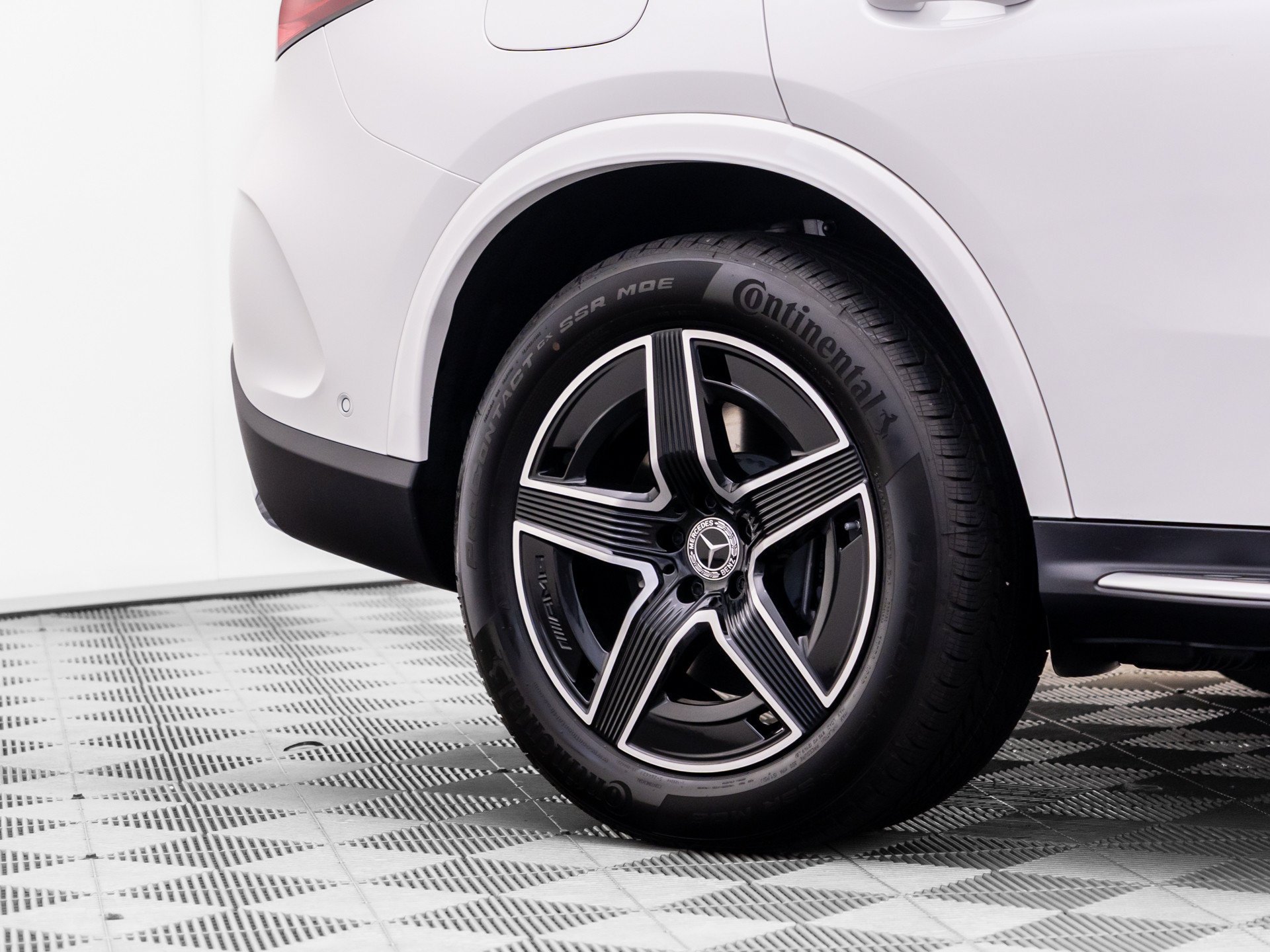 New 2027 Polar White Mercedes-Benz GLC 350e image 81