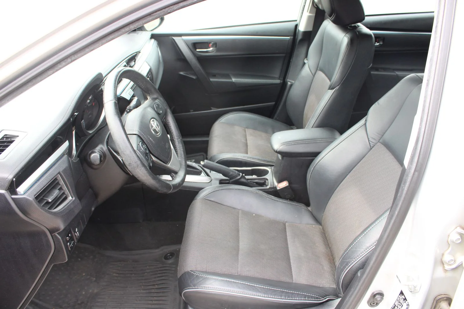 Used 2015 Silver Toyota S Plus image 9