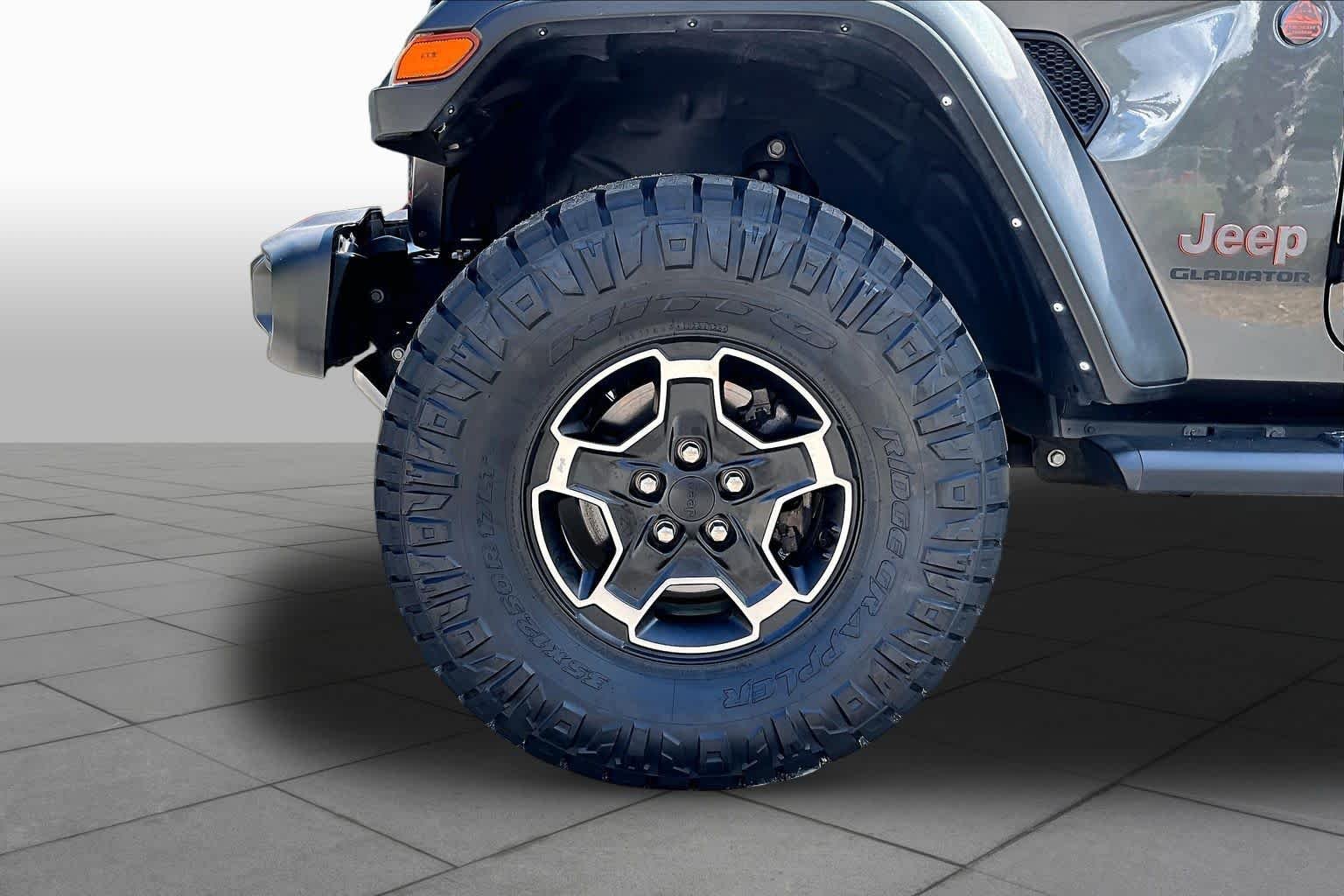Used 2021 Granite Crystal Metallic Clearcoat Jeep Mojave image 11