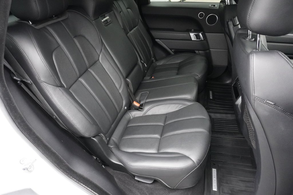 Used 2017 White Land Rover SE image 27
