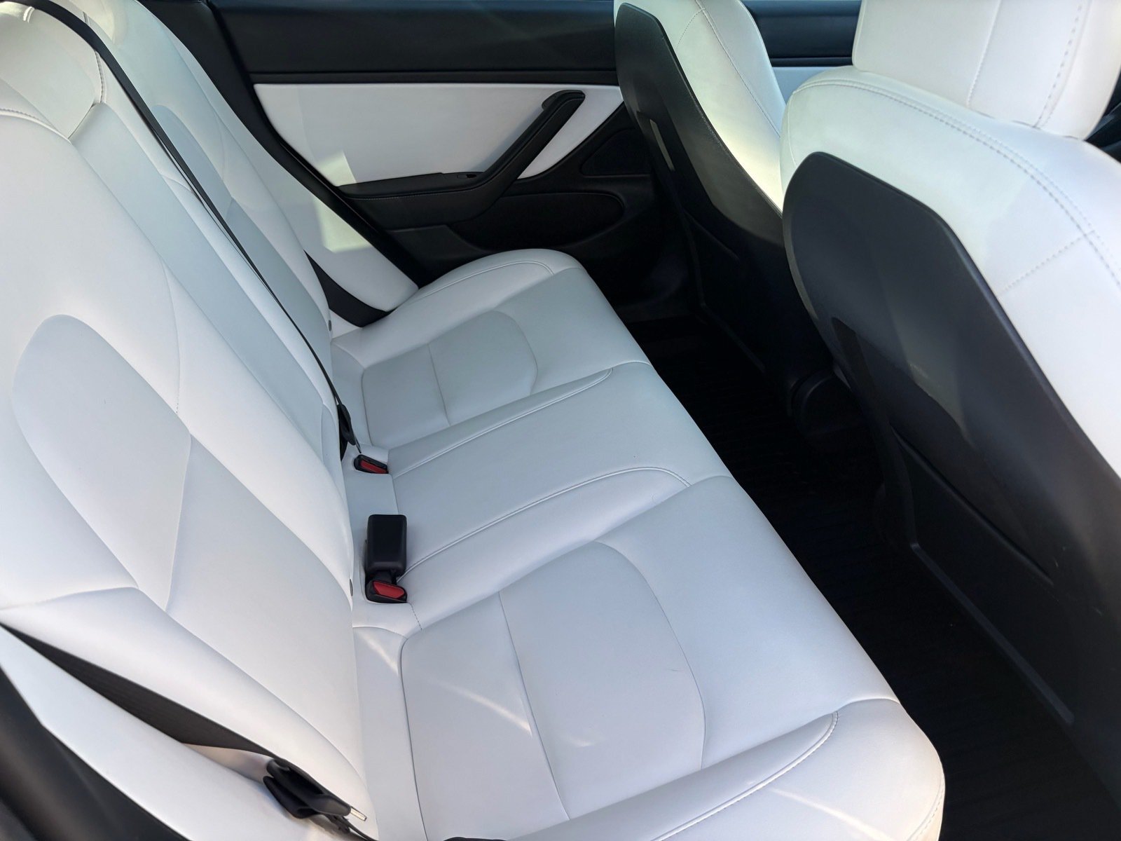 Used 2021  Tesla Standard Range Plus image 27