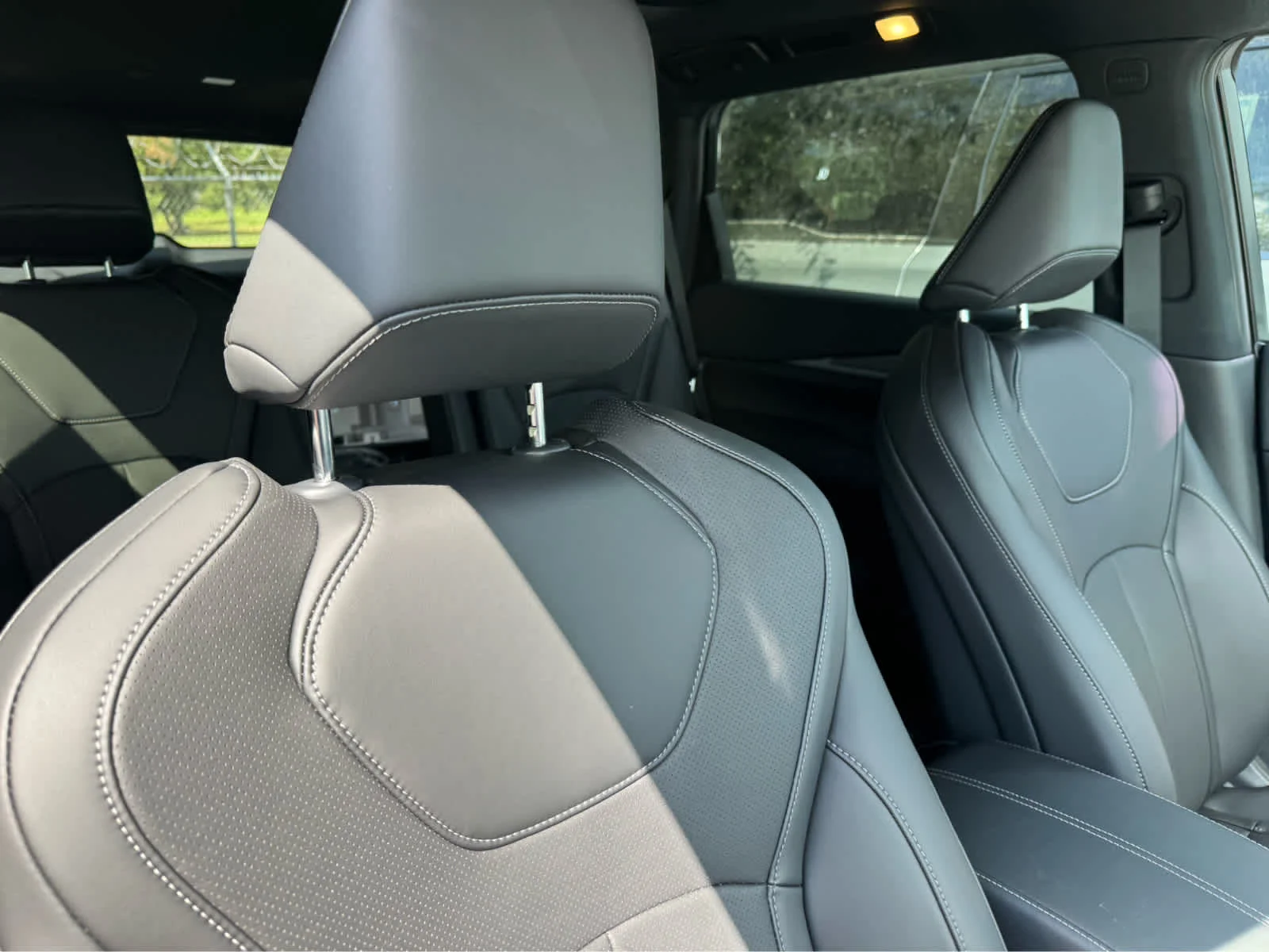 New 2027 2T RAD WHT INFINITI Sport AWD image 9