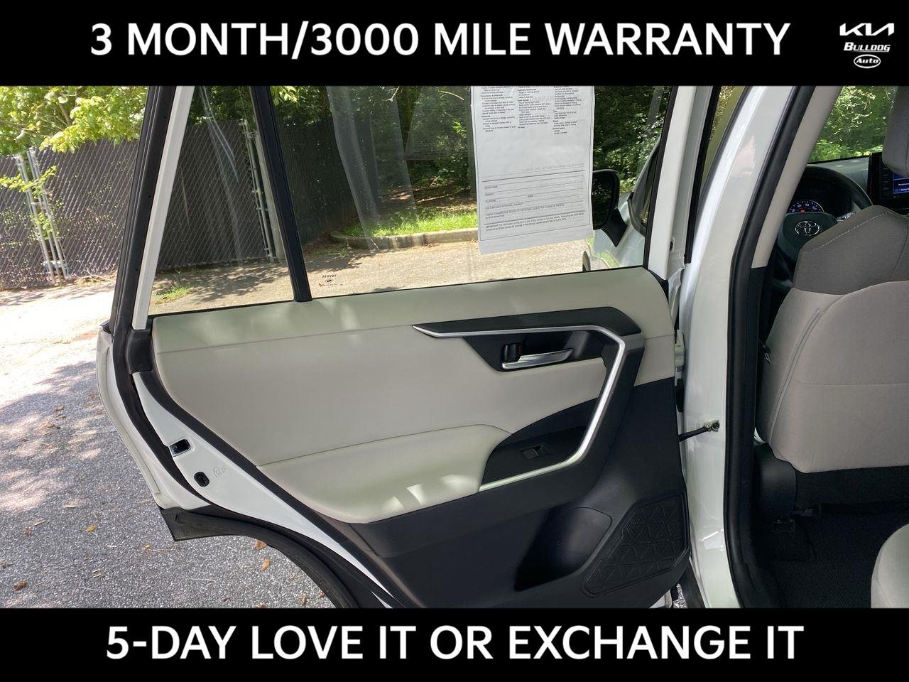 Used 2022 White Toyota XLE image 20