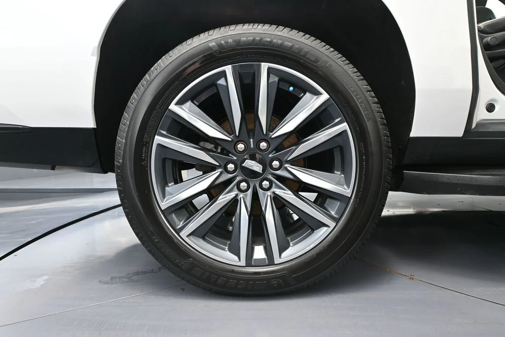 Used 2021 White Cadillac Sport image 17