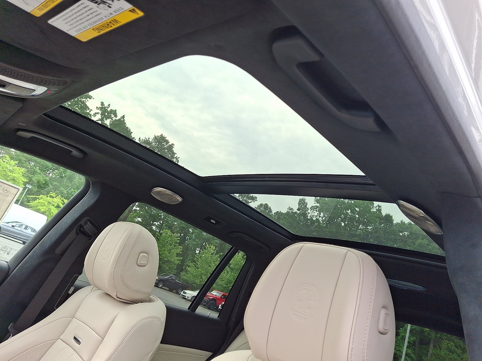 New 2026 MANUFAKTUR Moonlight White Metallic Mercedes-Benz AMG® GLS 63 4MATIC+ SUV image 10
