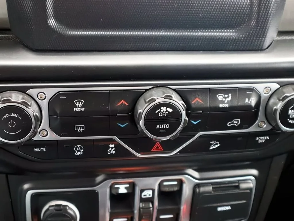 2020 Jeep Wrangler Unlimited Sahara - Photo 19