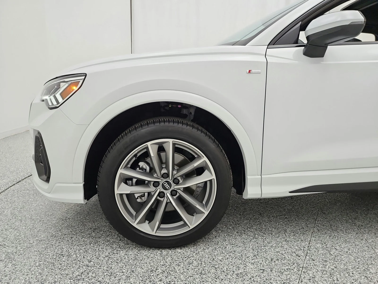 Used 2025 Glacier White Metallic Audi S line Premium image 17