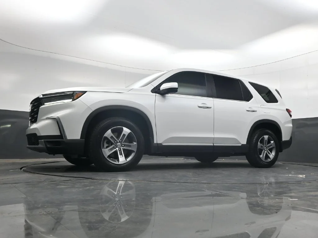 Certified Used 2025 Platinum White Pearl Honda EX-L image 80