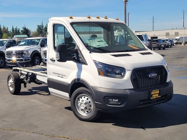 New 2025 Oxford White Ford Cutaway image 1