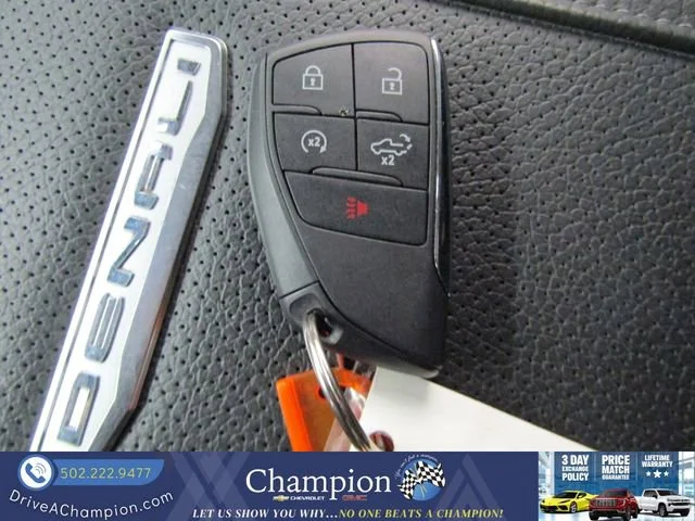 Used 2024 White Frost Tricoat GMC Denali image 13
