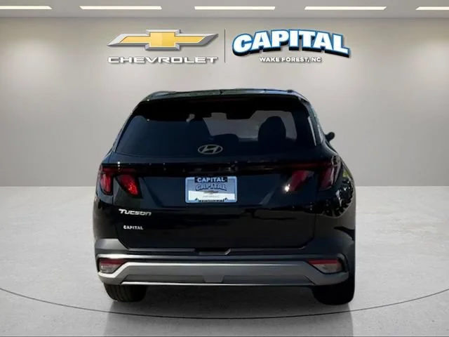 Used 2025 Black Hyundai SEL image 4