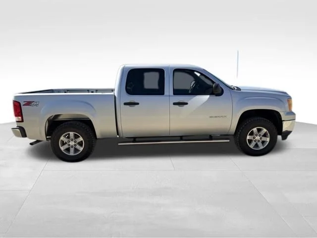 Used 2013 Silver GMC SLE image 2