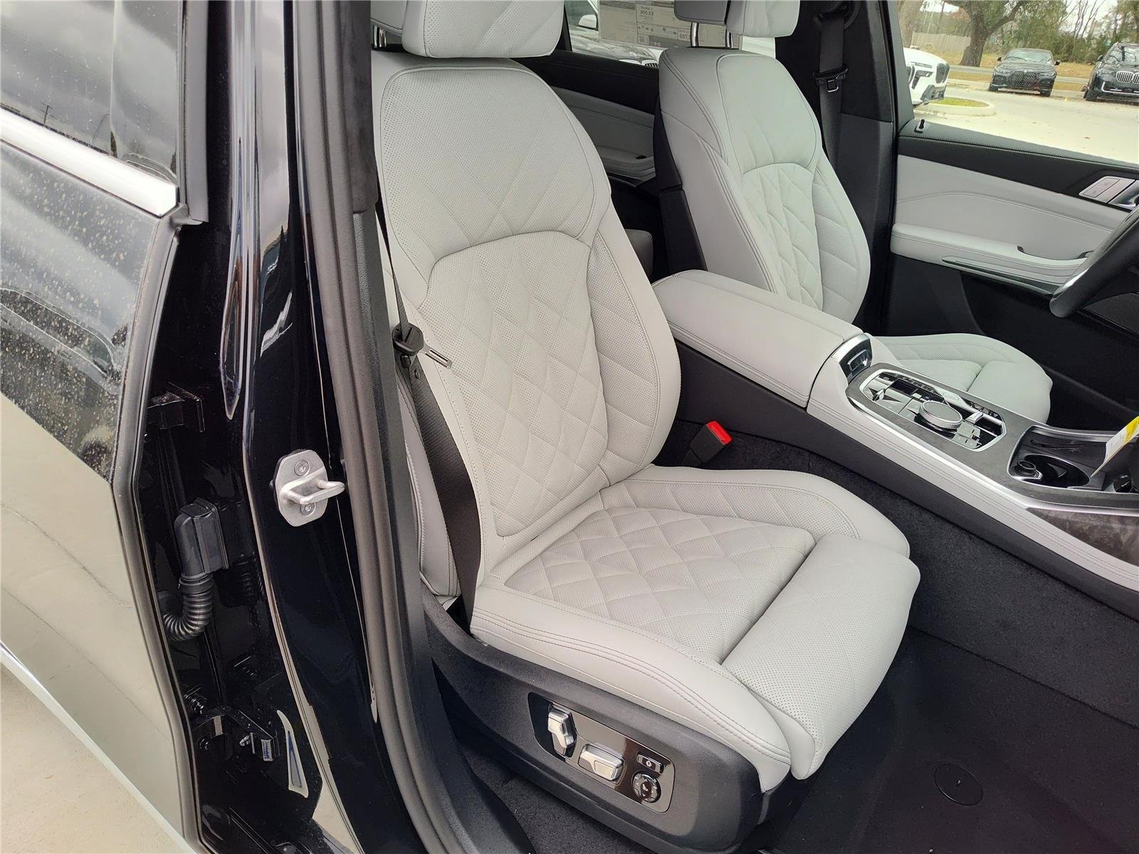 New 2026 Black Sapphire Metallic BMW xDrive40i image 13