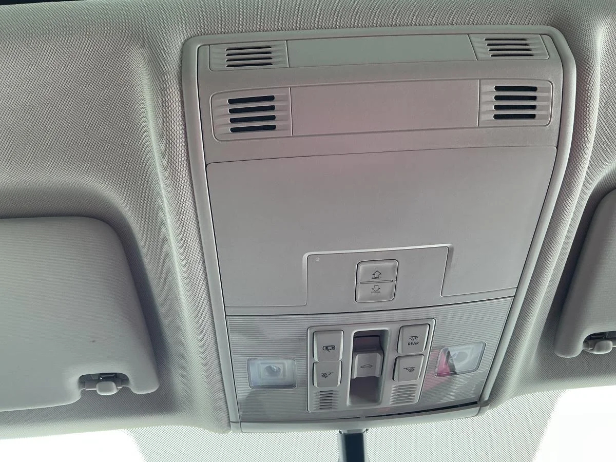 Used 2022 Grey Volkswagen Comfortline image 30