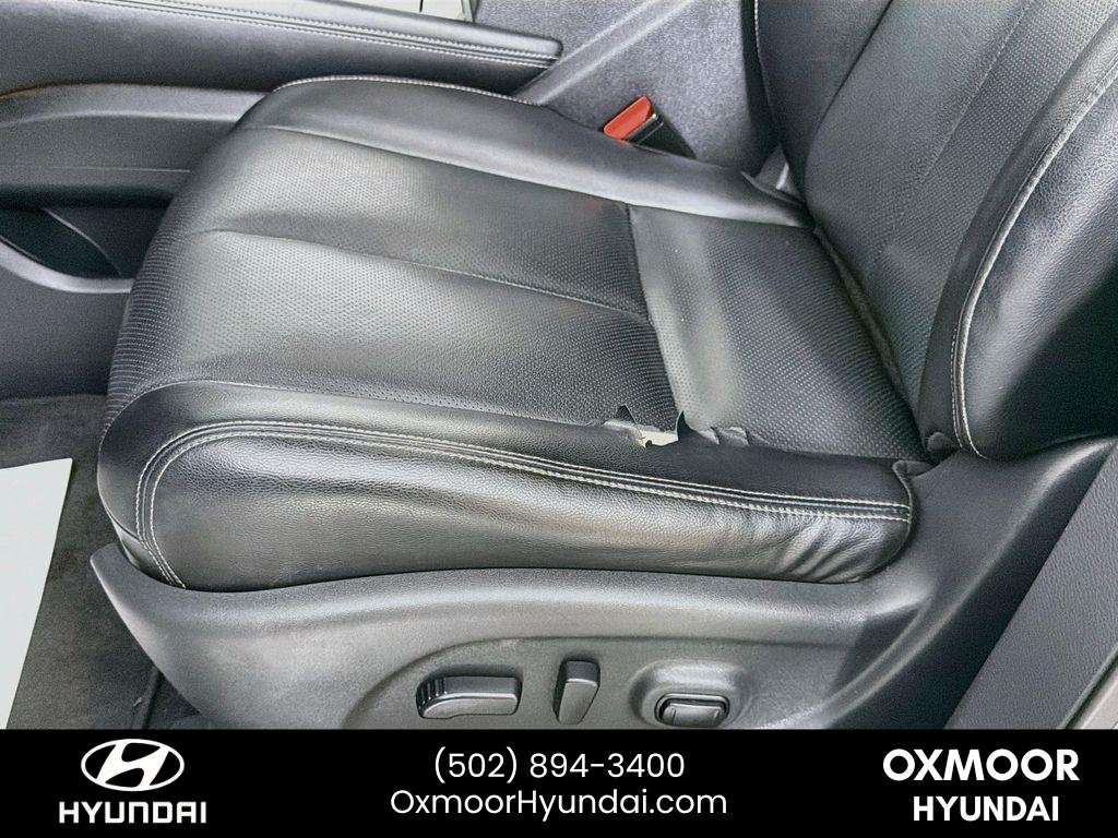 Used 2017 Brilliant Silver Metallic Nissan SL image 20