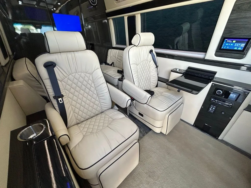 Used 2021 Black Mercedes-Benz Midwest Luxe Cruiser image 36