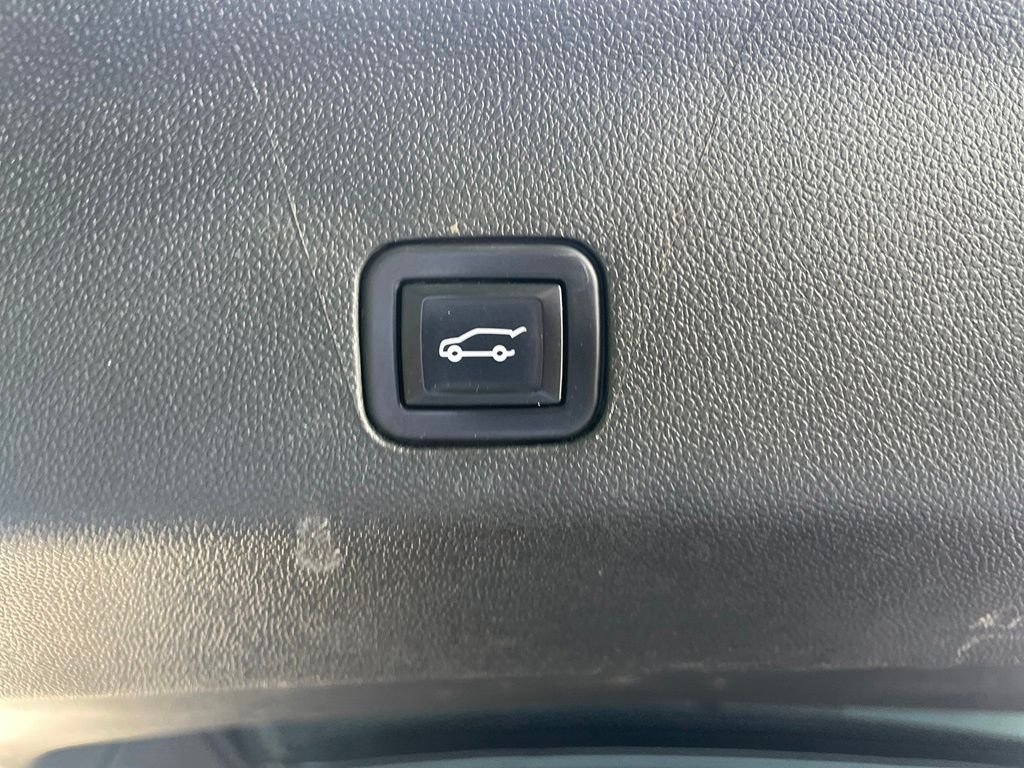 Used 2022 Black Cadillac Sport Platinum image 23