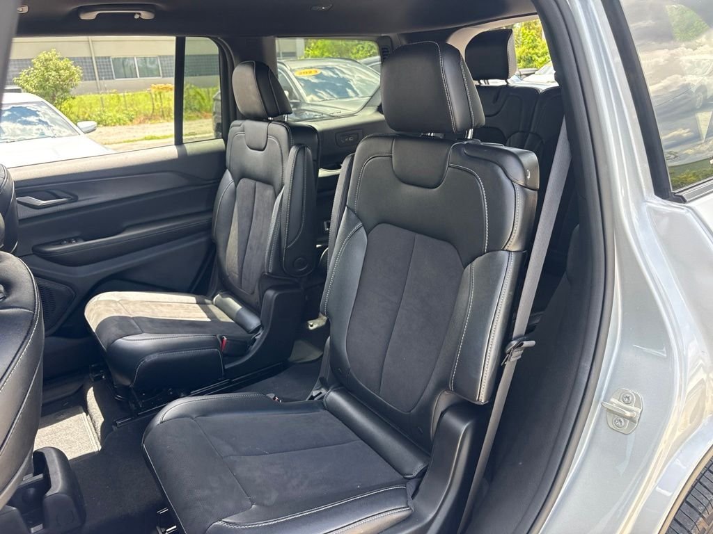 Used 2024 Silver Jeep Altitude image 12