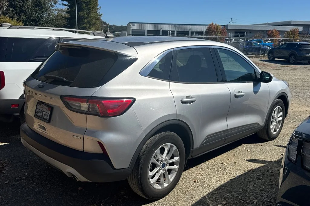 Used 2020 Silver Ford SE image 5