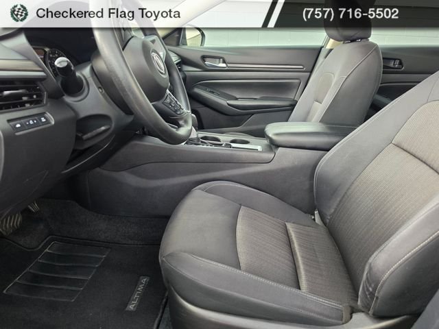 Used 2025 Gun Metallic Nissan 2.5 SV image 14