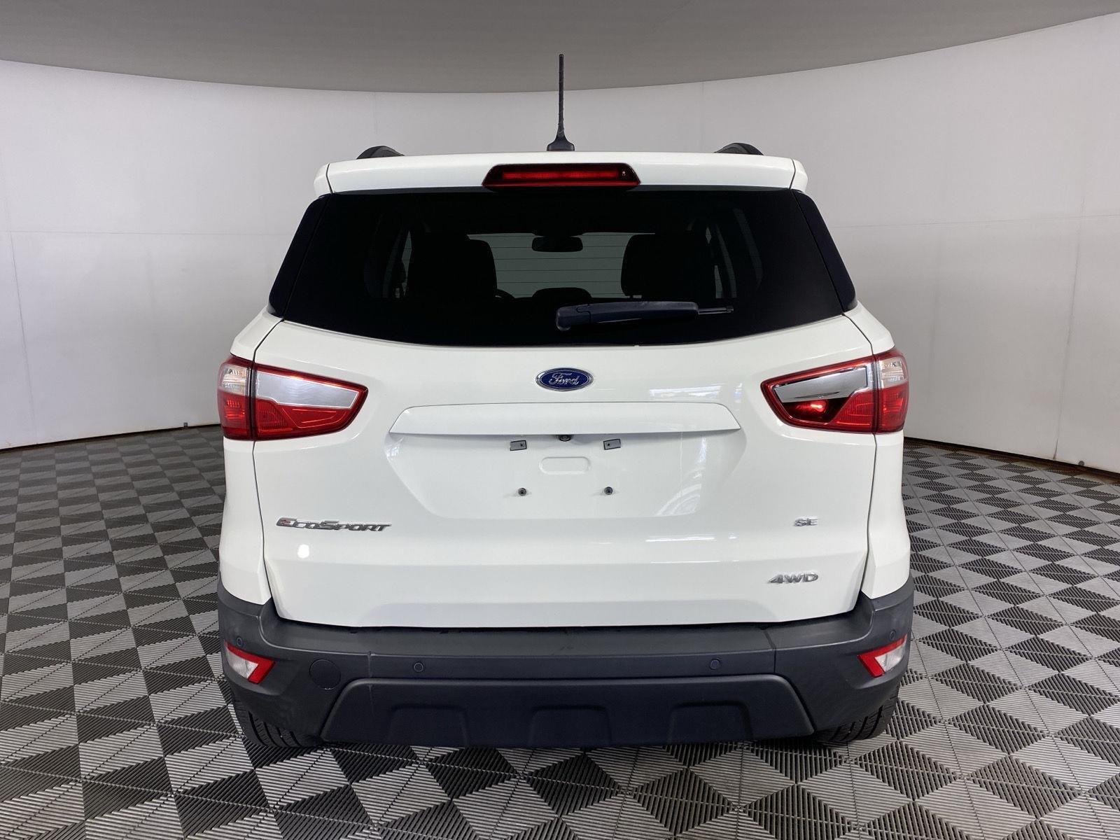Used 2019 Diamond White Ford SE image 10