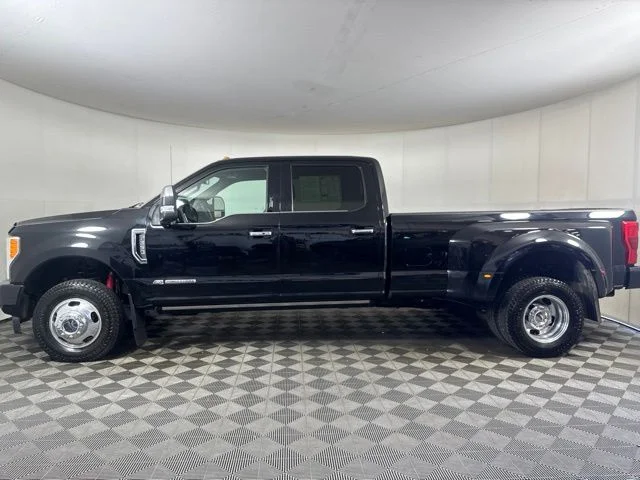 Used 2017 Shadow Black Ford Platinum image 7