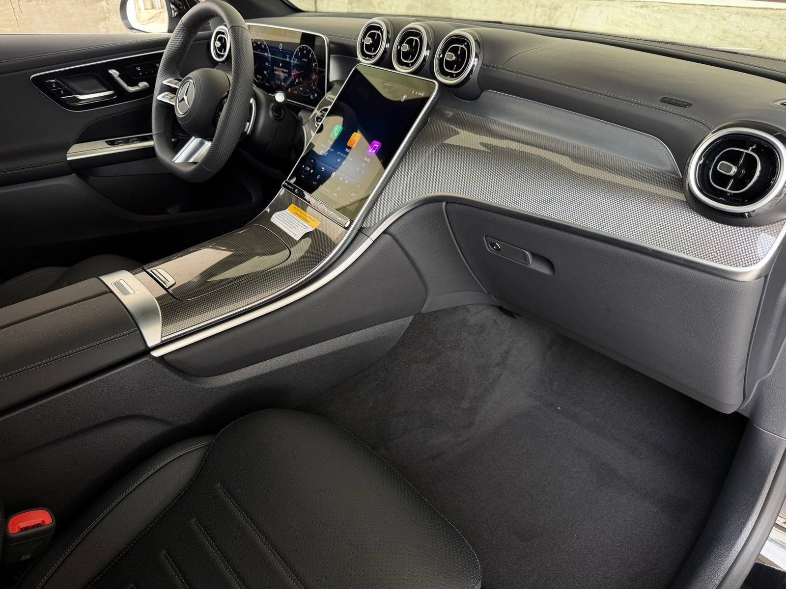 New 2026 Black Mercedes-Benz GLC 300 image 37