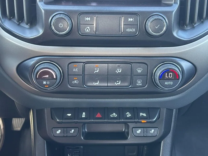 Used 2022 Black Chevrolet Z71 image 22