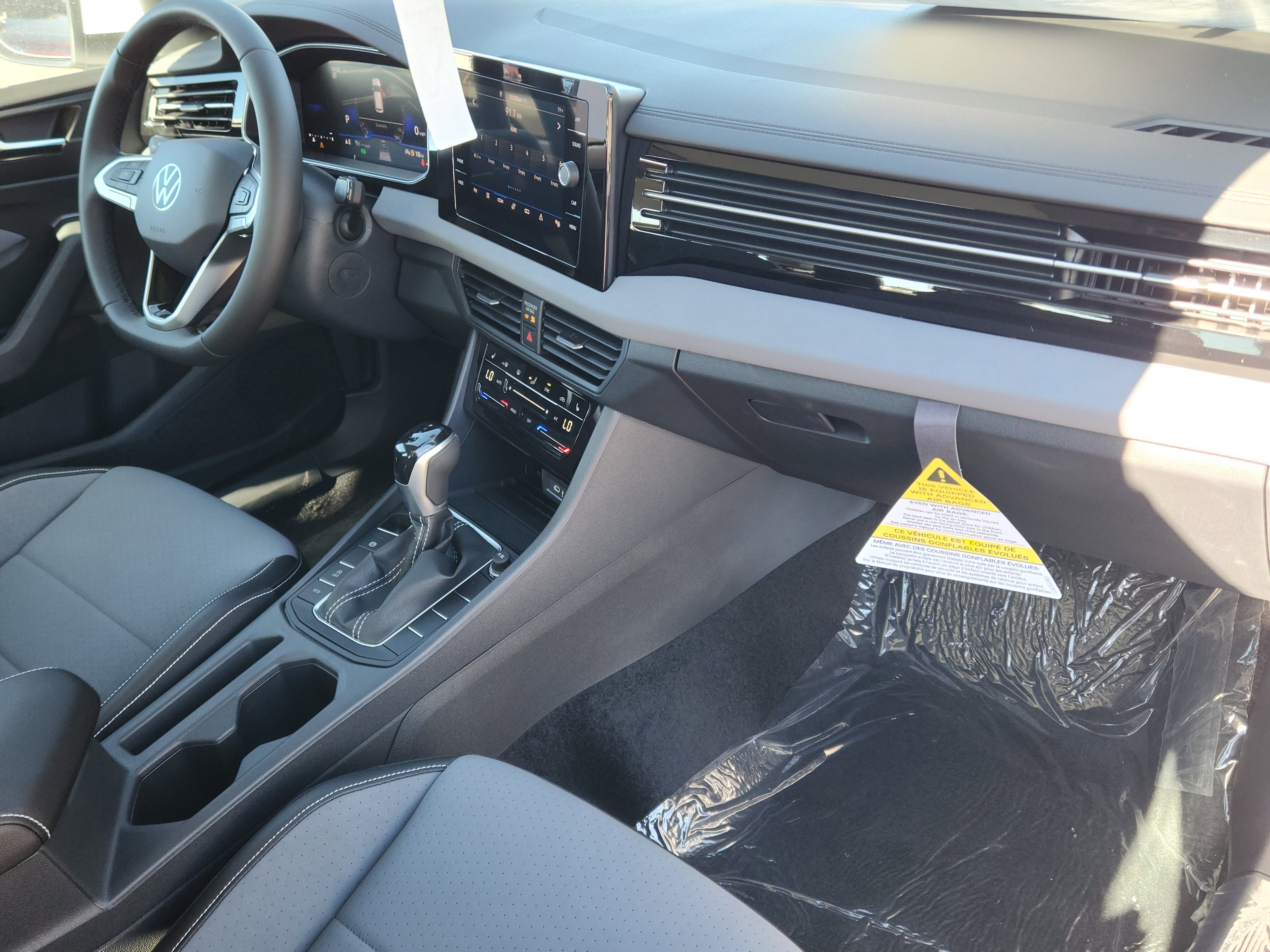 2025 Volkswagen Jetta SE - Photo 12