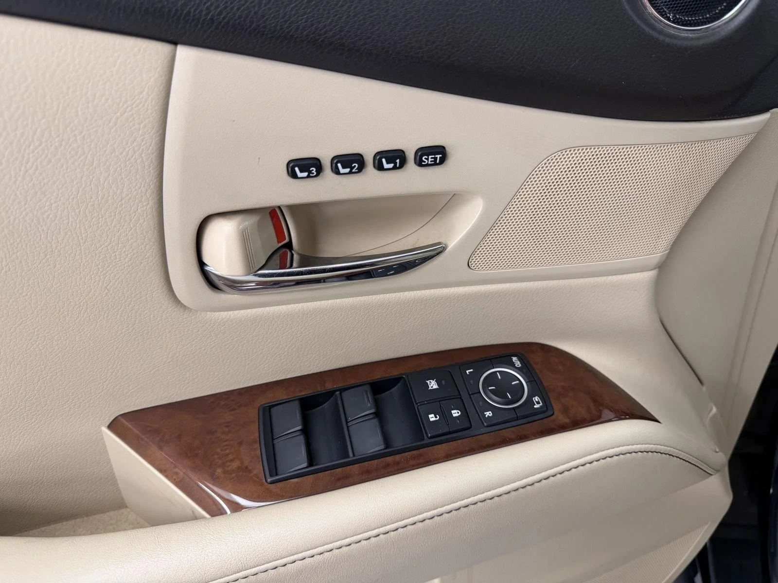 Used 2013 Obsidian Lexus Base image 7