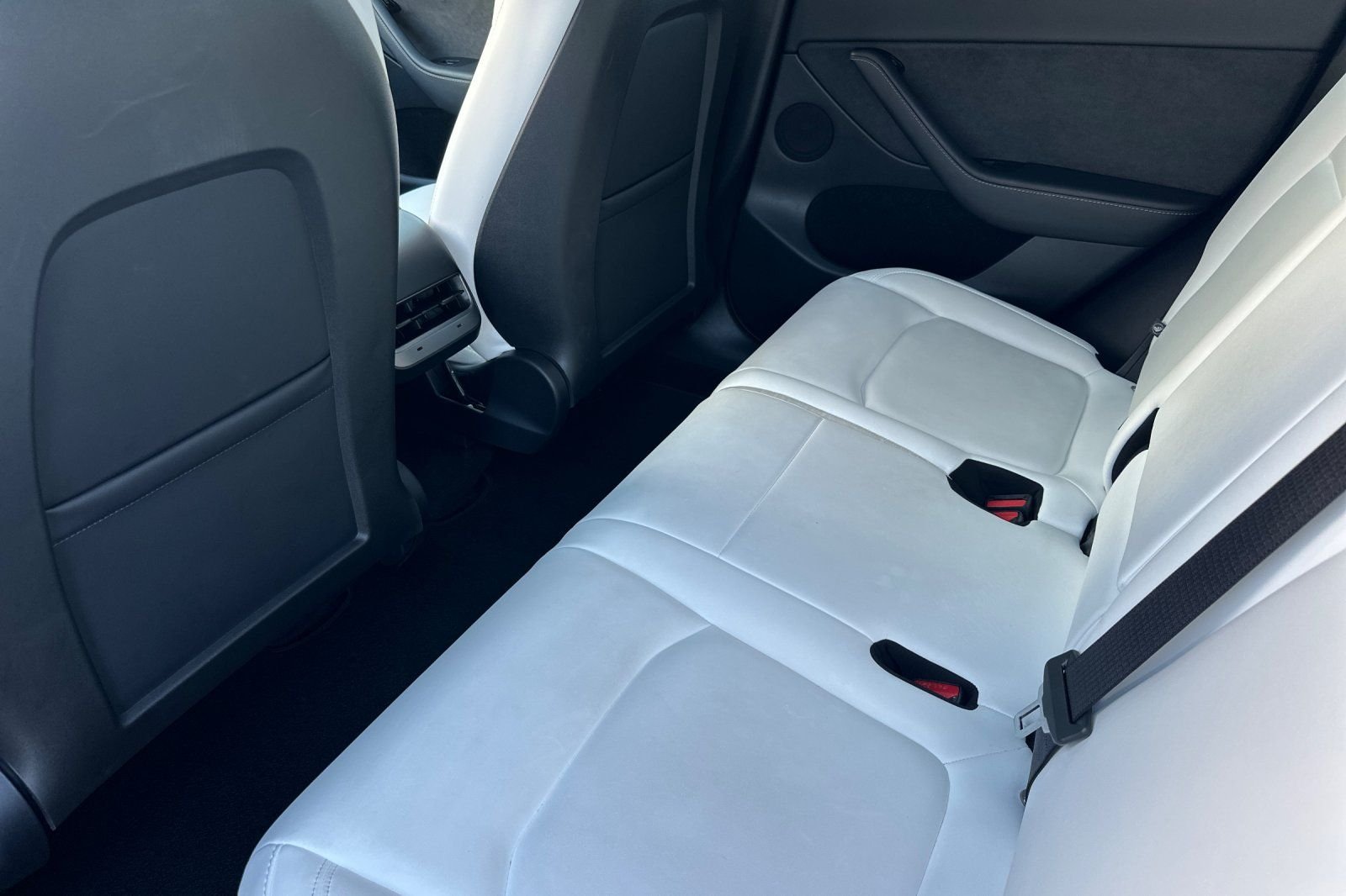 2025 Tesla Model Y Long Range - Photo 9