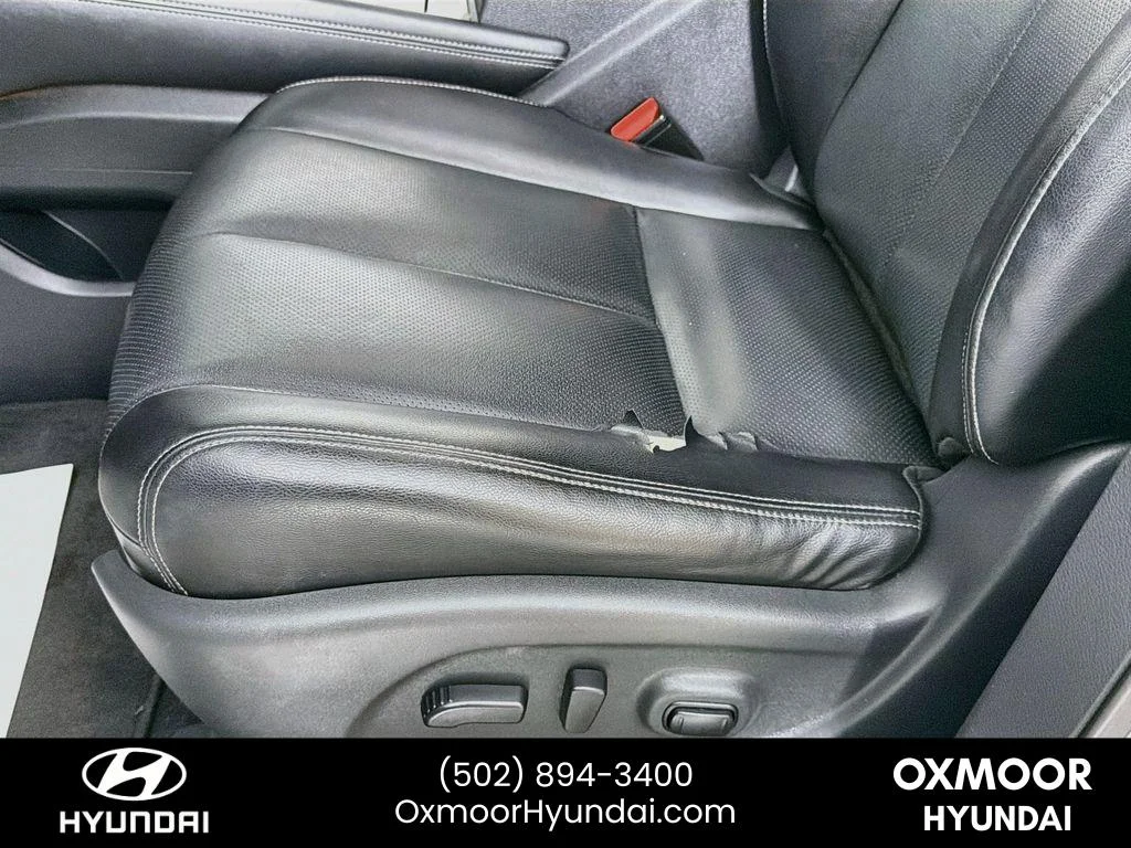 Used 2017 Brilliant Silver Metallic Nissan SL image 20