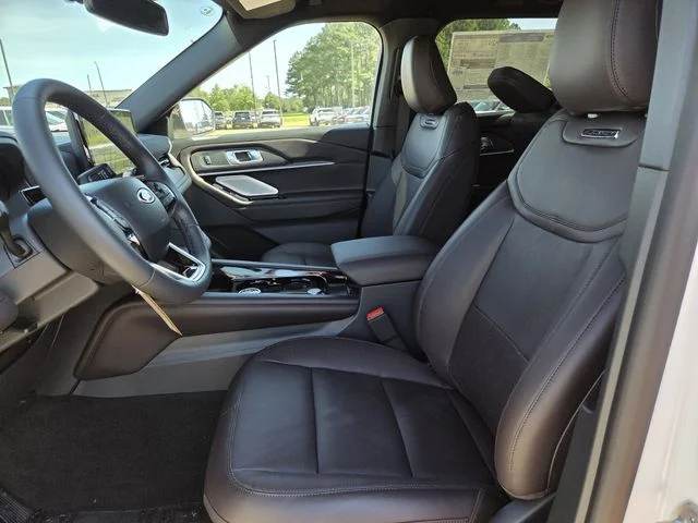 New 2026 Star White Metallic Tri-Coat Ford Platinum™ image 42