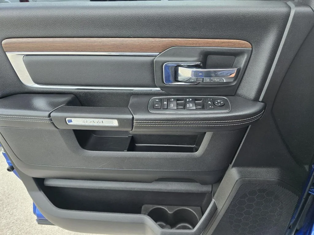 Used 2017 Blue Streak Pearlcoat Ram Laramie image 19