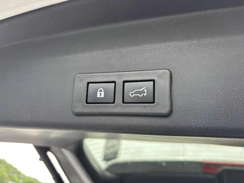 Used 2022 White Subaru Touring image 19