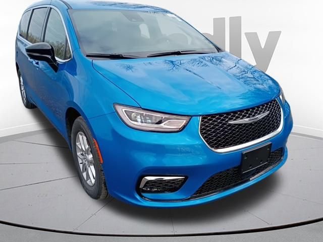 New 2026 Hydro Blue Pearl-Coat Exterior Paint Chrysler Select image 3