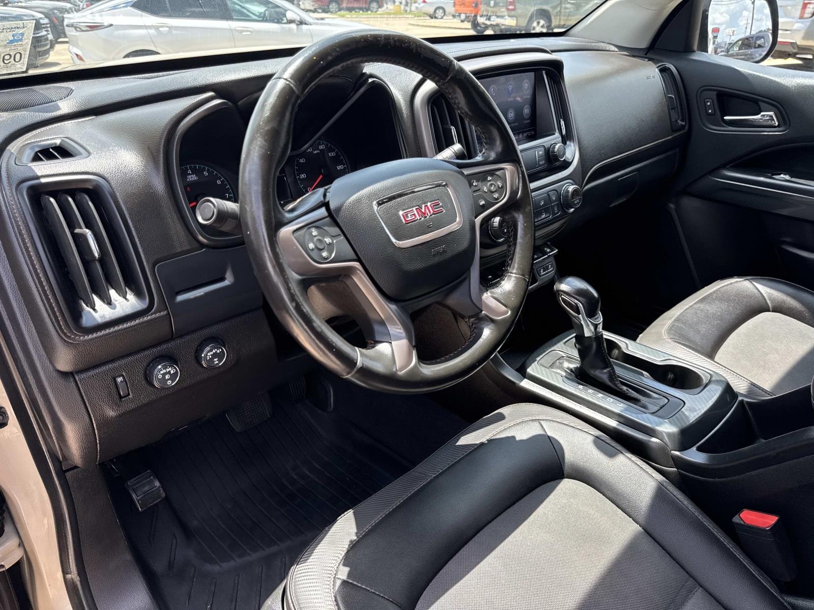 Used 2022 Desert Sand Metallic GMC 4WD AT4 w/Cloth image 17