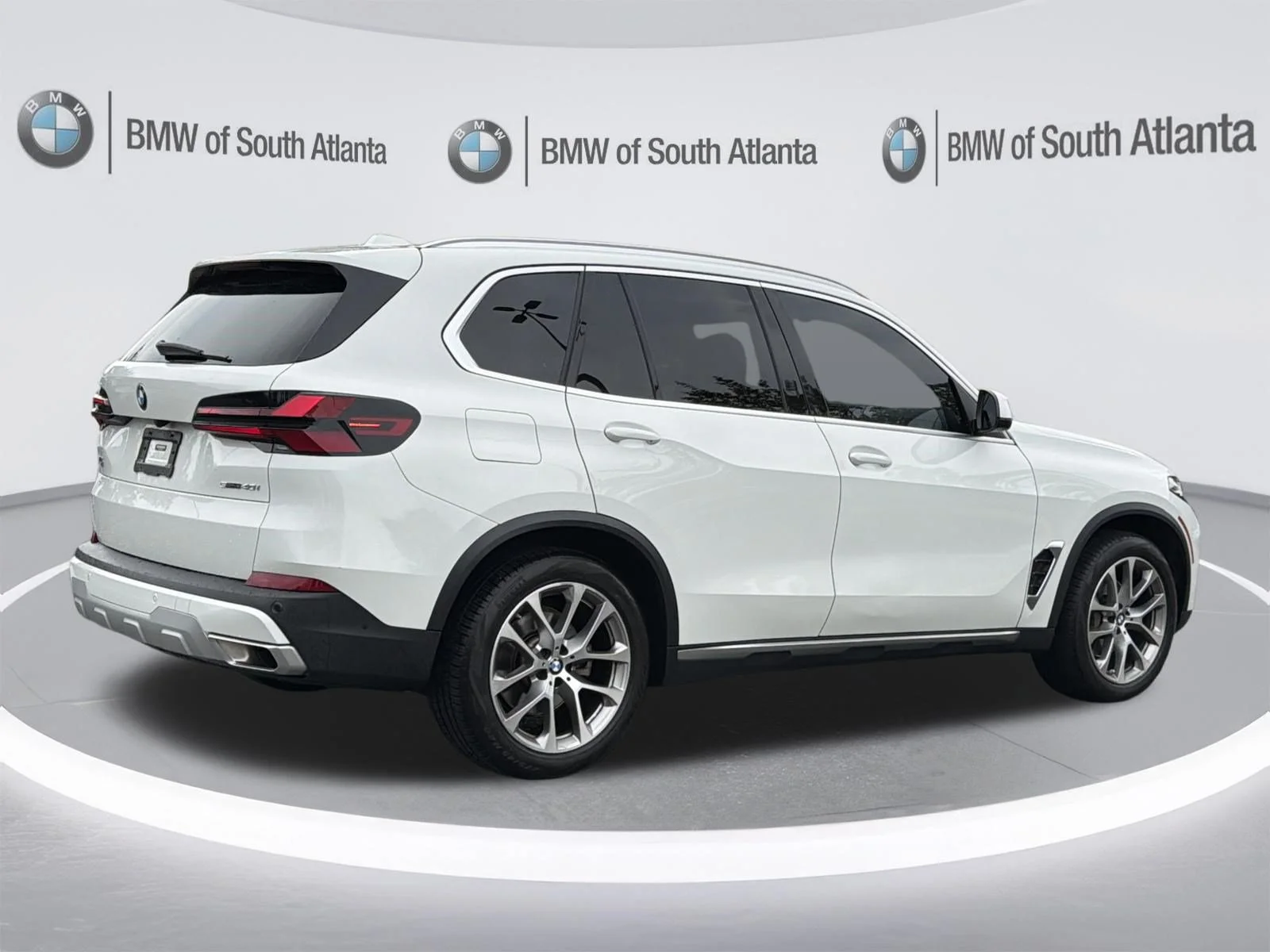 Used 2024 Alpine White BMW sDrive40i image 26