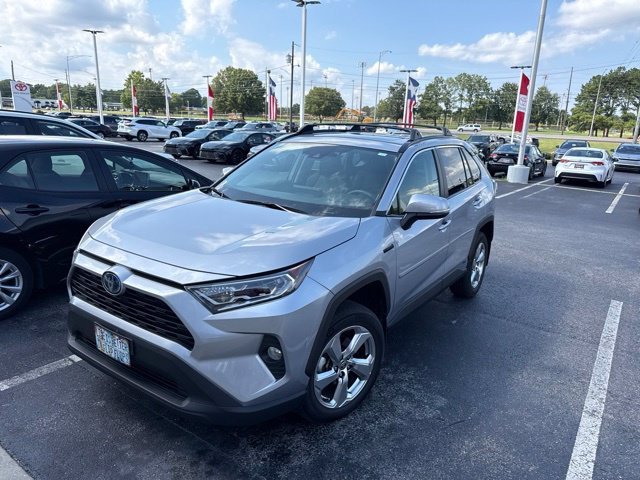 Used 2021 Silver Toyota XLE Premium image 1