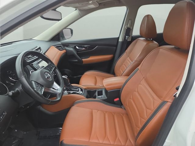 Used 2017 Pearl White Nissan SL image 35