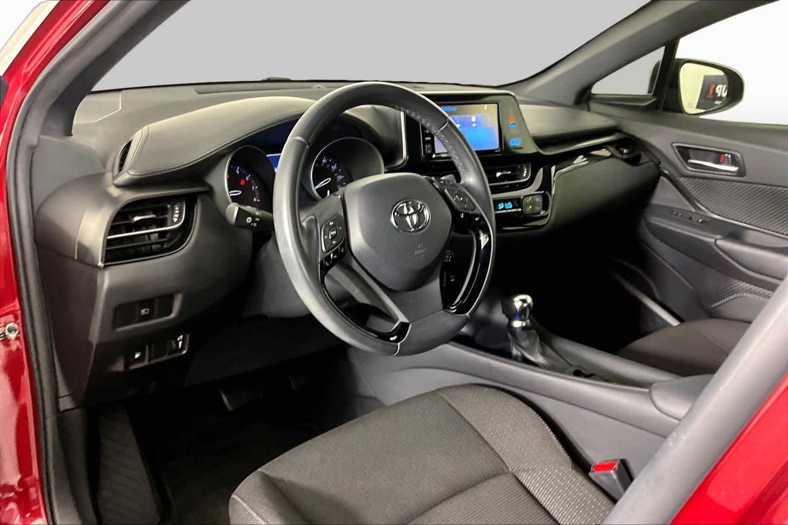 Used 2018 Iceberg/Ruby Flare Pearl Toyota XLE image 16
