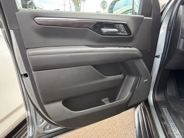 2026 Chevrolet Suburban Premier - Photo 14