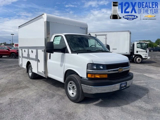 2025 Chevrolet Express Cutaway Base