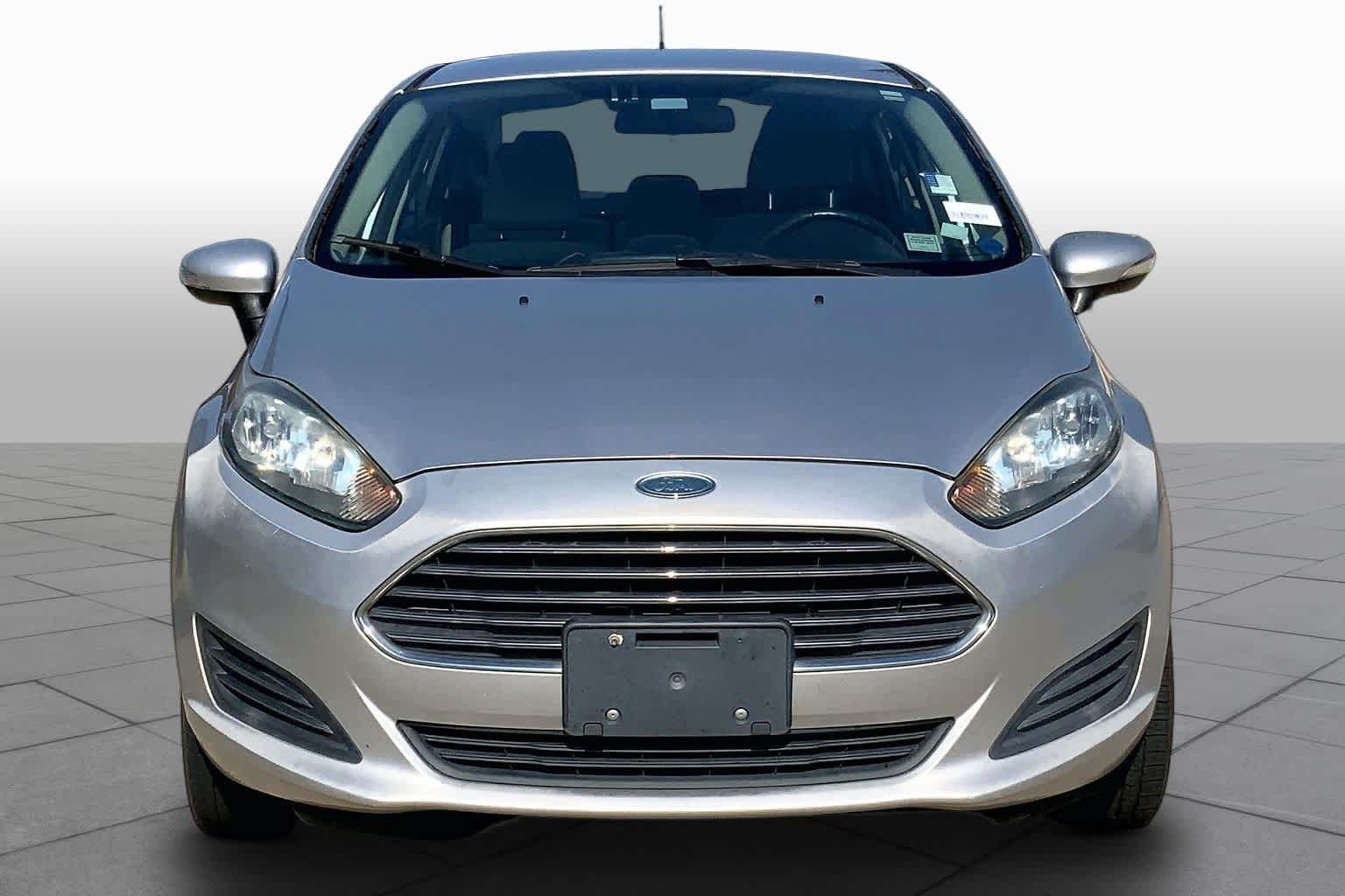 Used 2014 Ingot Silver Metallic Ford SE image 4