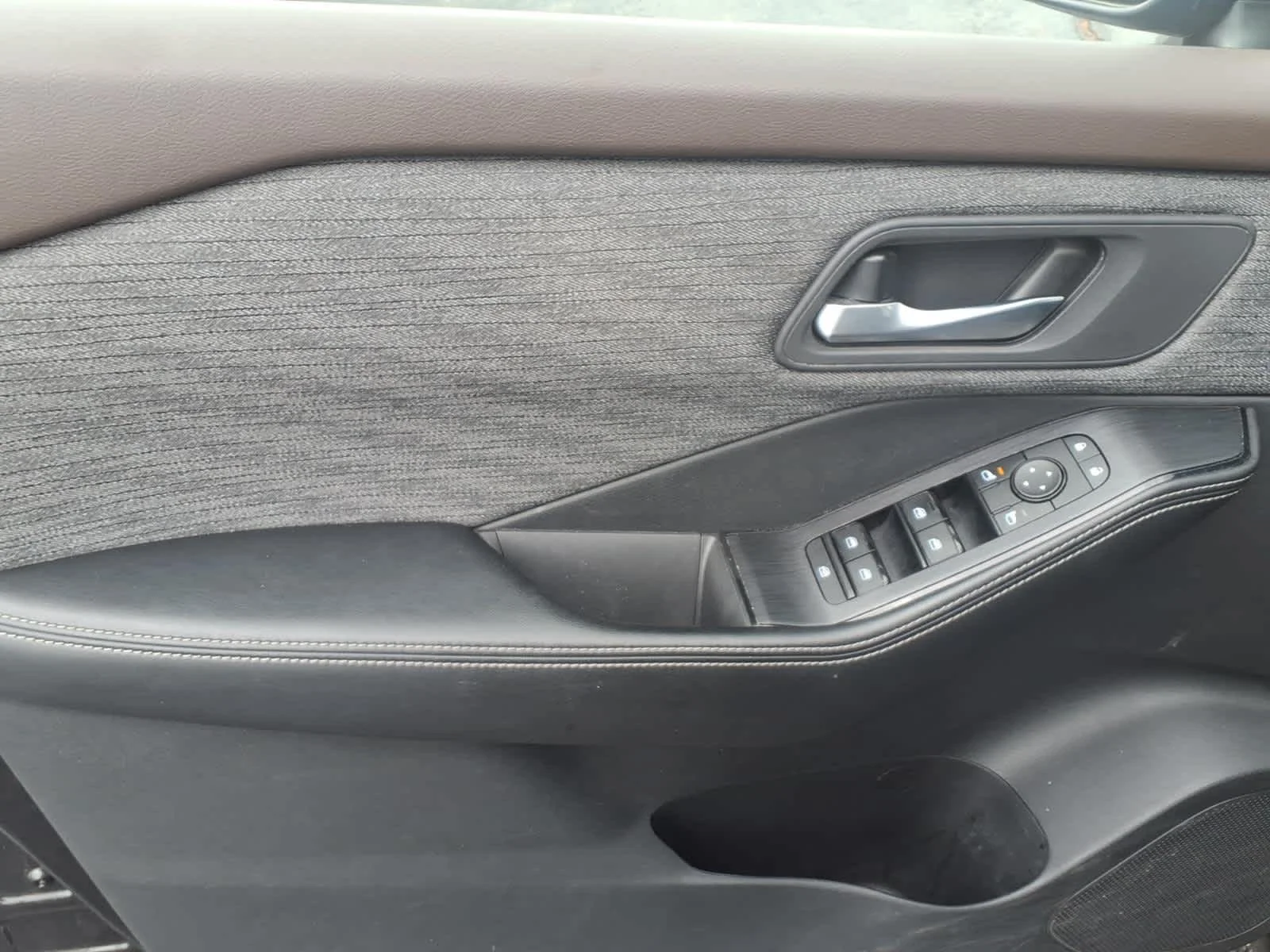 Certified Used 2021 Super Black Nissan SV image 16