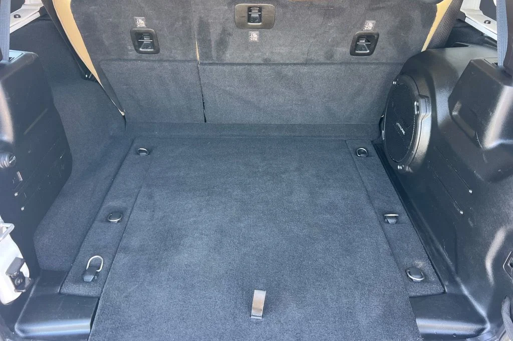 Used 2018 White Jeep Unlimited Sahara image 18