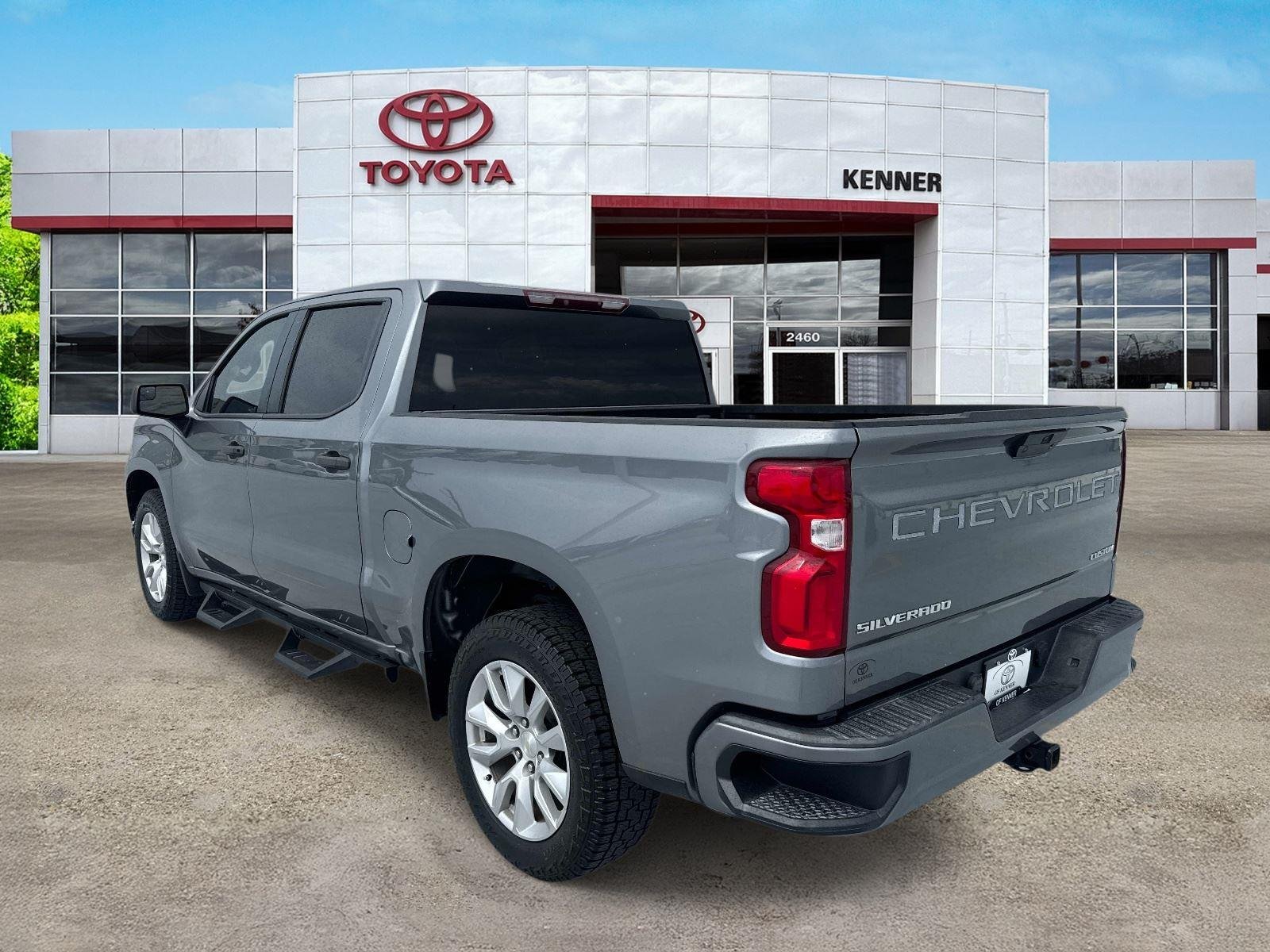 Used 2022 Satin Steel Metallic Chevrolet Custom image 4